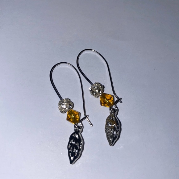 GOLD FEATHER EARRINGS - Picture 2 of 3